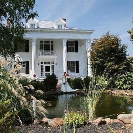 Winridge Manor Bed And Breakfast Madison Heights Buitenkant foto