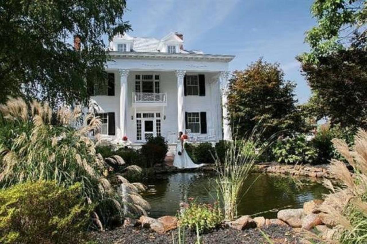 Winridge Manor Bed And Breakfast Madison Heights Buitenkant foto